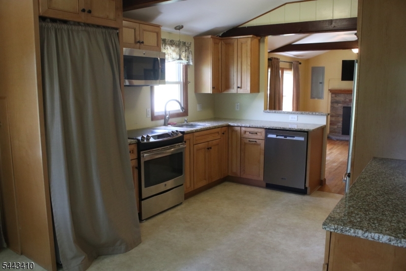 12 Clover Ln Property Photo 7