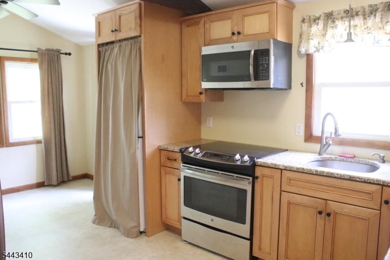 12 Clover Ln Property Photo 8