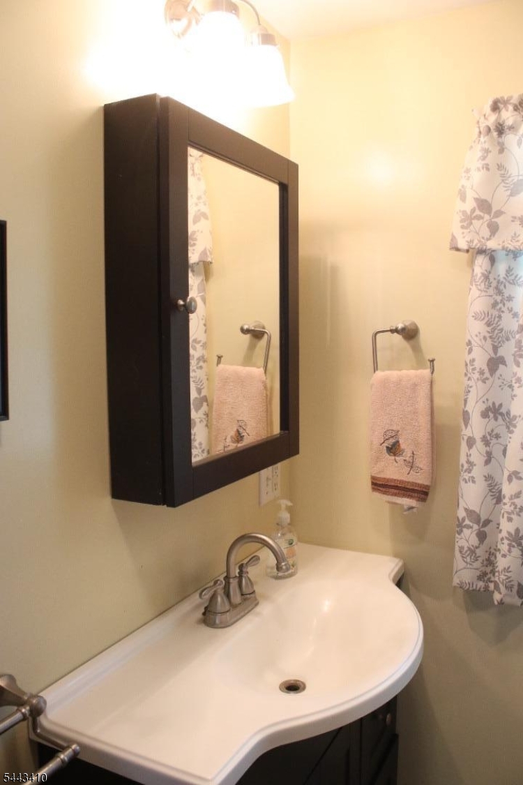 12 Clover Ln Property Photo 16