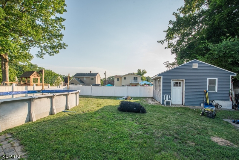 73 Bergen Ave Property Photo 4