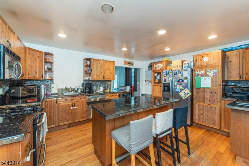 73 Bergen Ave Property Photo 6