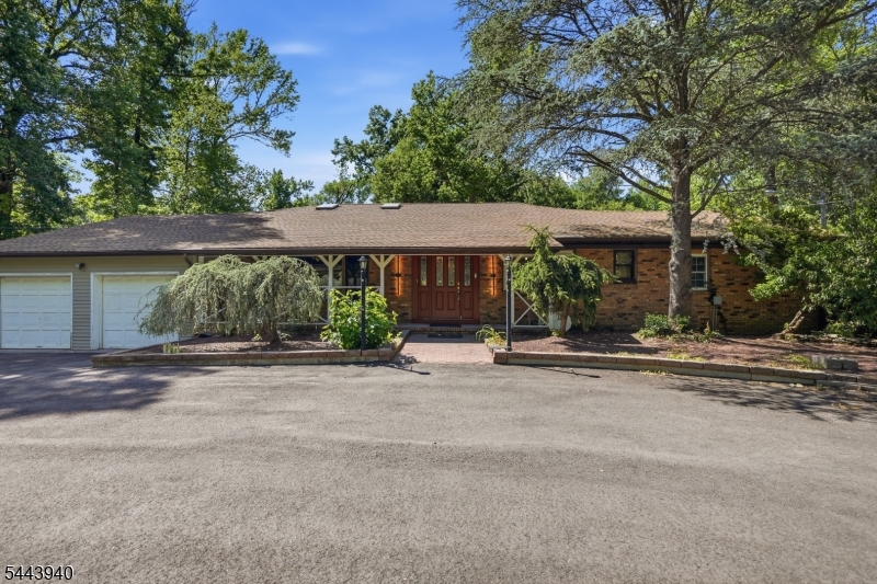 109 Fresh Ponds Rd Property Photo 2