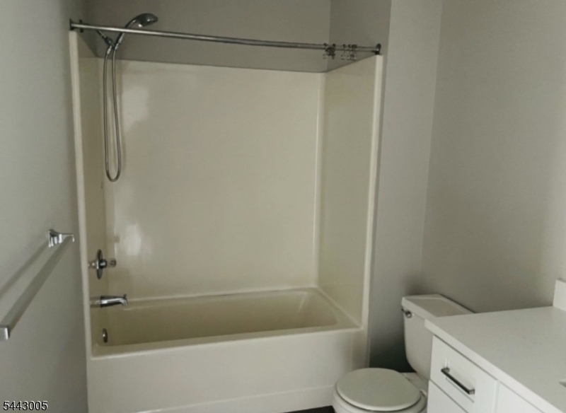 124 Union Ave 4 Property Photo 8