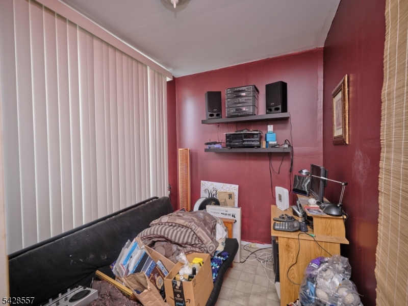 292 Crann St Property Photo 4