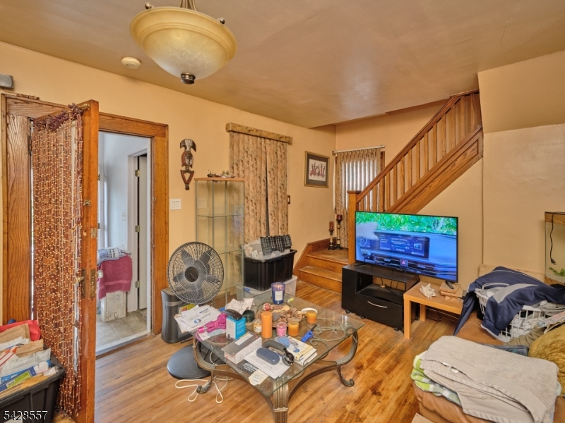 292 Crann St Property Photo 5