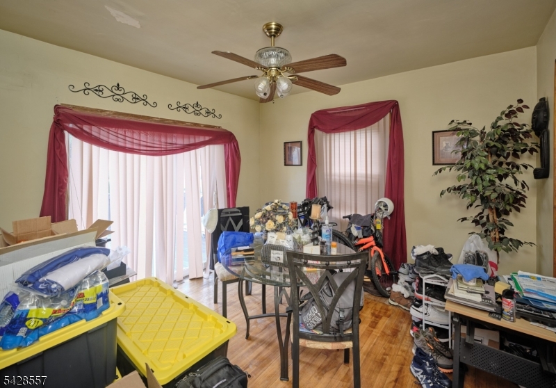 292 Crann St Property Photo 6