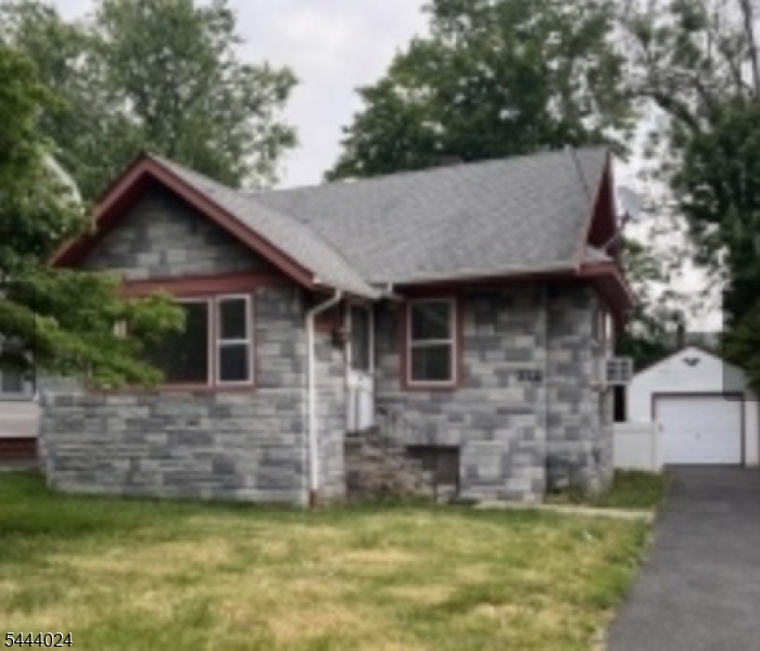 1137 Charlotte Pl Property Photo 1