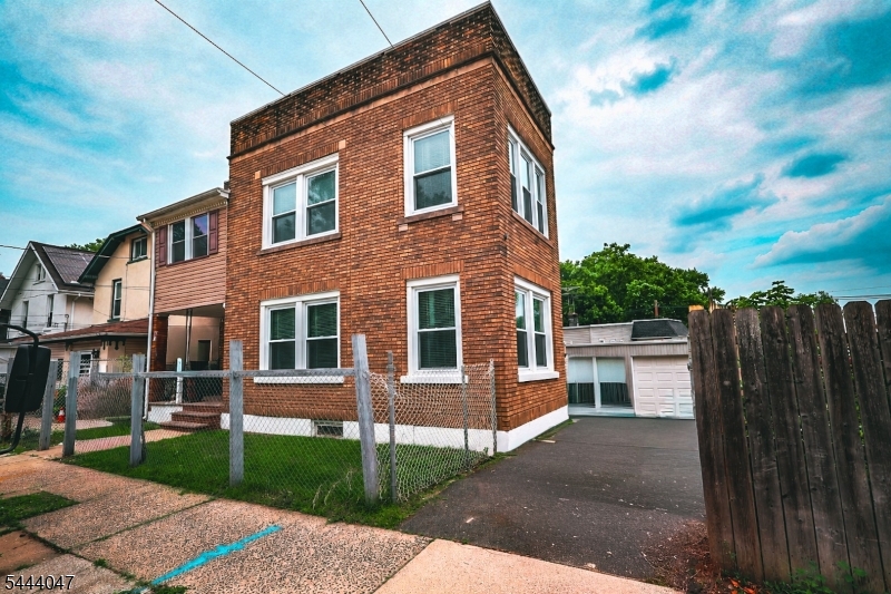 48 Salem St Property Photo 1