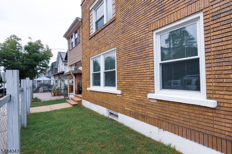 48 Salem St Property Photo 3