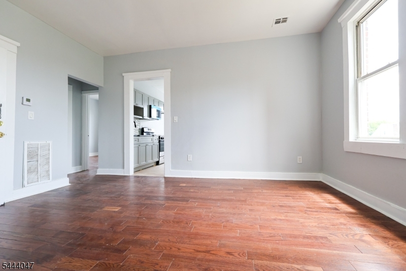 48 Salem St Property Photo 5