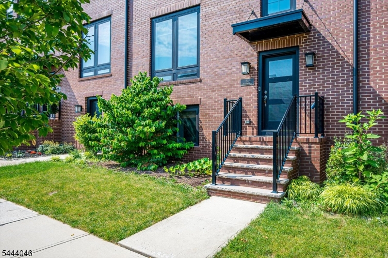 5 E Hartwick Dr Property Photo 1