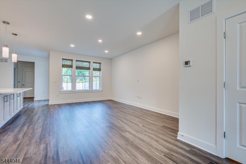 5 E Hartwick Dr Property Photo 8