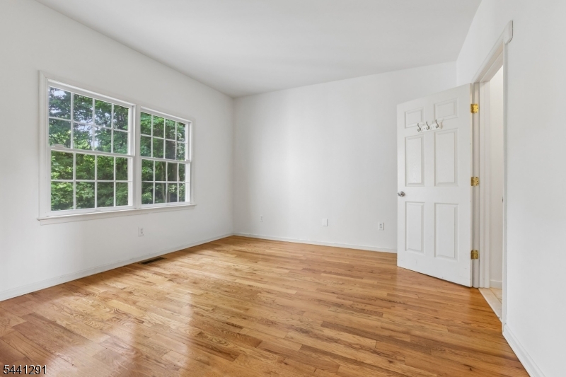 48 W Hanover Ave Property Photo 8
