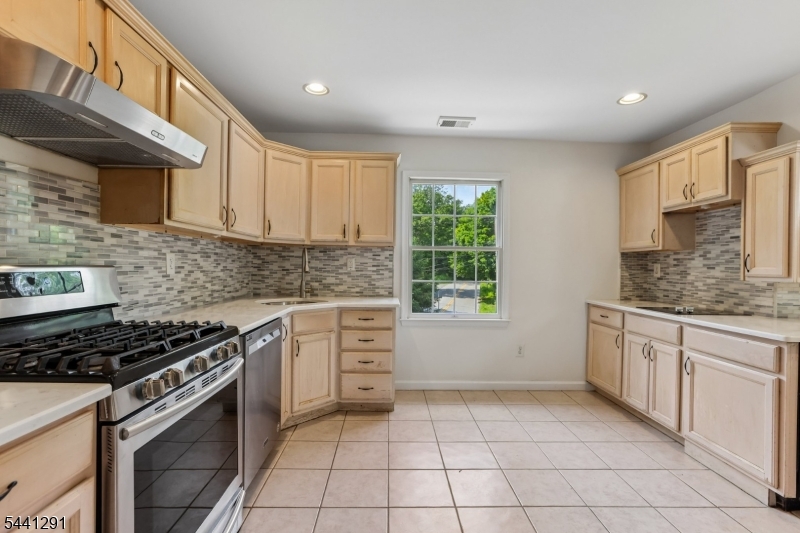 48 W Hanover Ave Property Photo 17