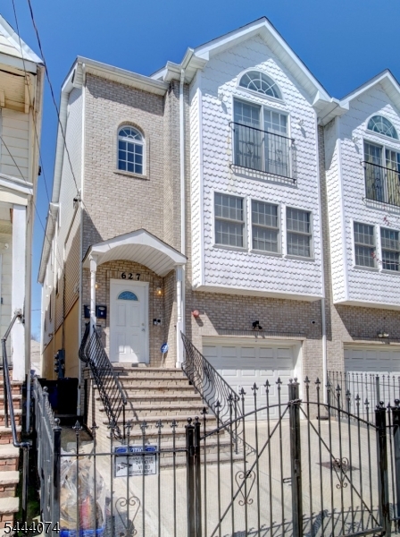 627 Hunterdon St Property Photo 1