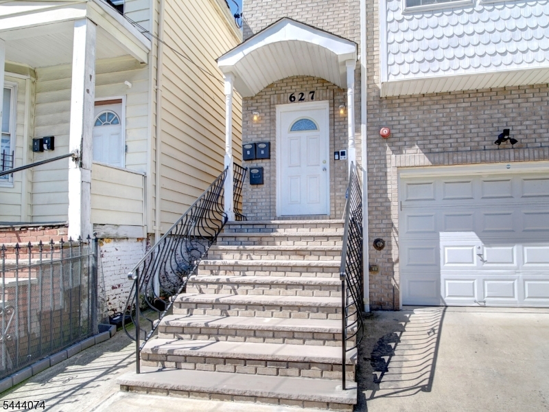 627 Hunterdon St Property Photo 2