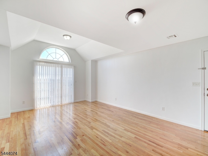 627 Hunterdon St Property Photo 4