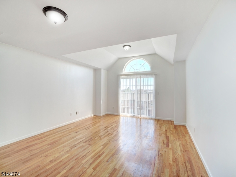 627 Hunterdon St Property Photo 5