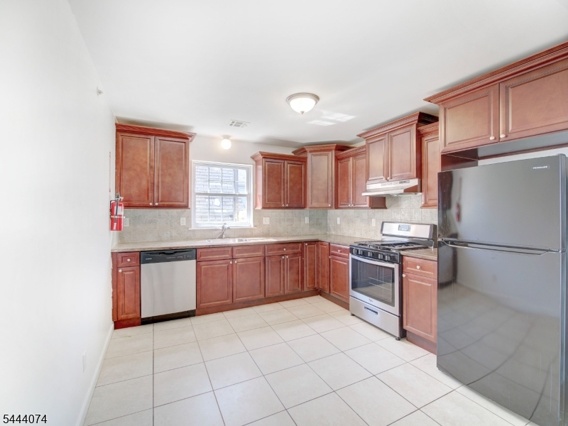 627 Hunterdon St Property Photo 6
