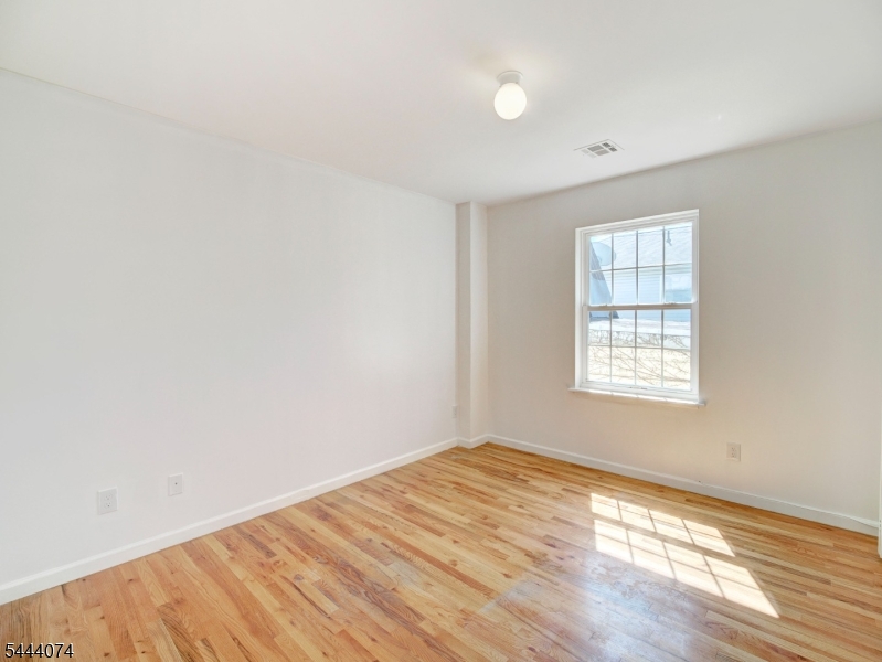 627 Hunterdon St Property Photo 8