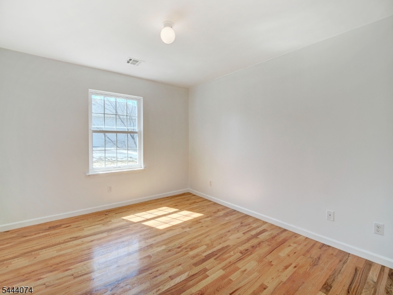 627 Hunterdon St Property Photo 9