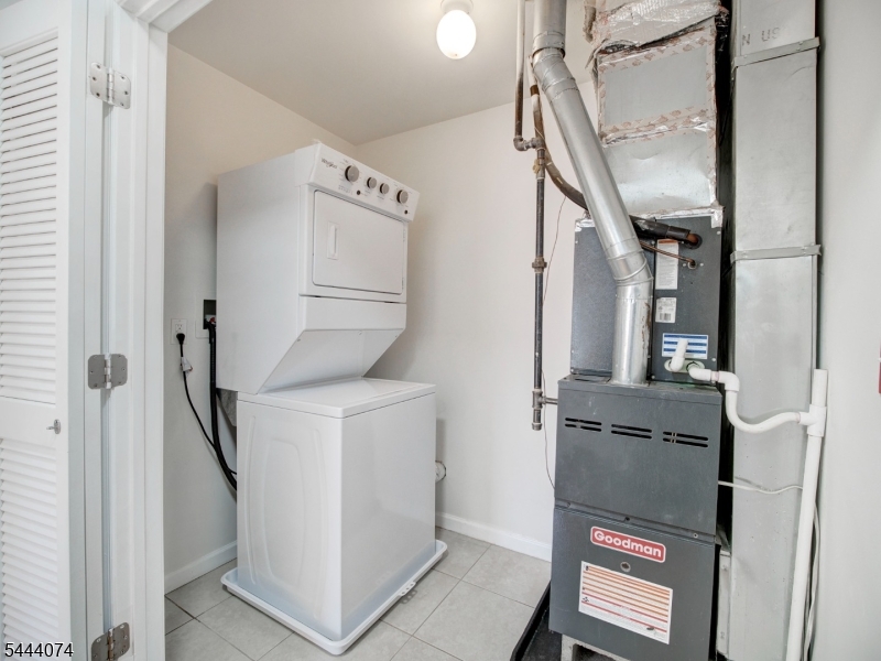 627 Hunterdon St Property Photo 10
