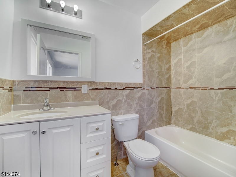 627 Hunterdon St Property Photo 17