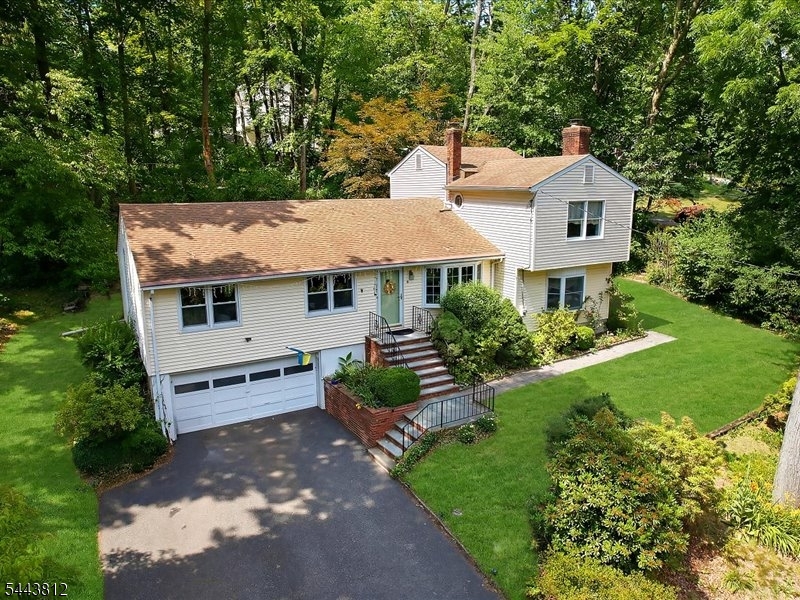 76 Long Hill Rd Property Photo 1