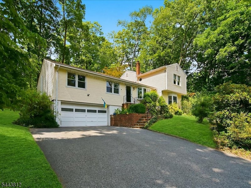 76 Long Hill Rd Property Photo 3