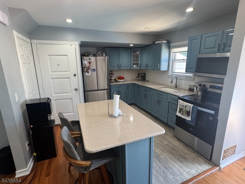 9 Wallace Ln Property Photo 3