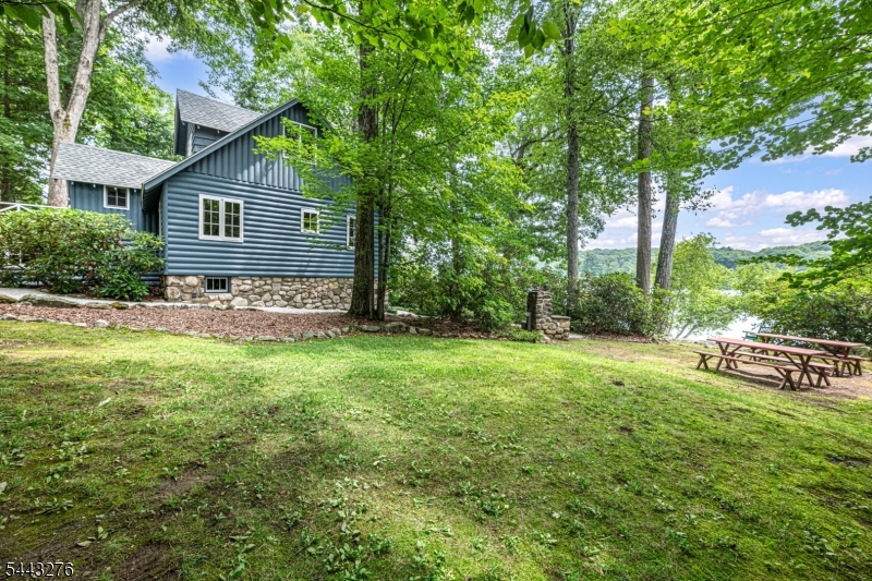 2064 Lakeside Dr Property Photo 28