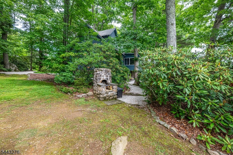 2064 Lakeside Dr Property Photo 29