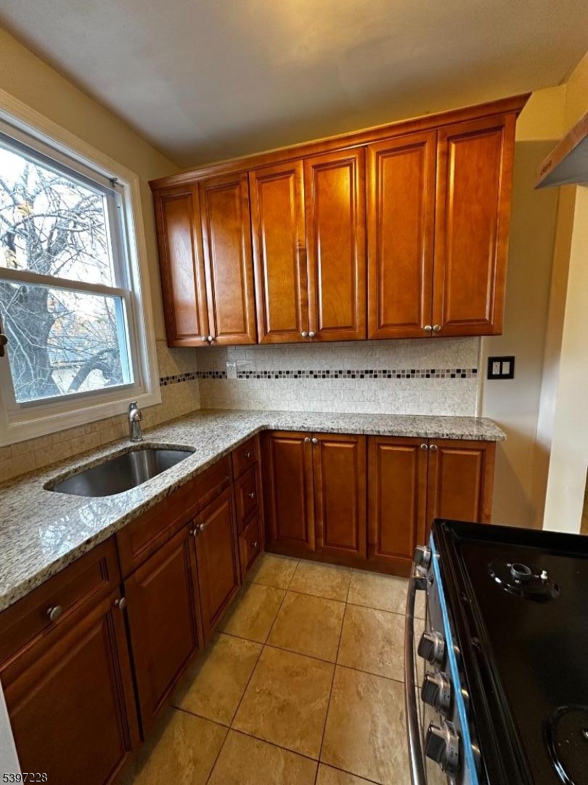 33 Hayward Pl 2 Property Photo 3