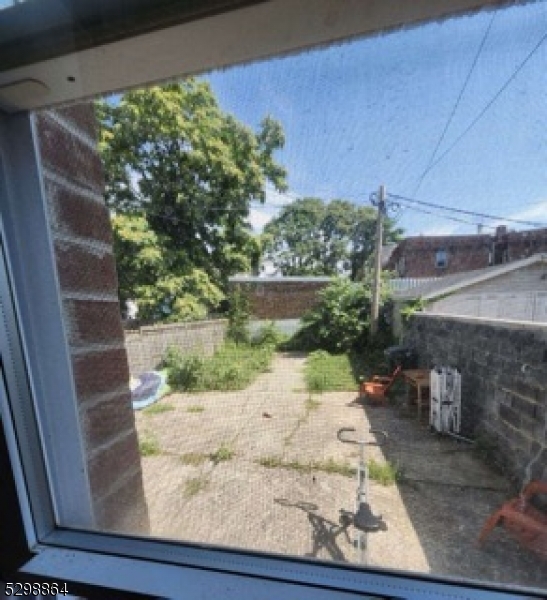 111 Park Ave Property Photo 9