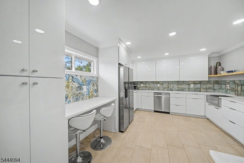 45 Leonard Ter Property Photo 3