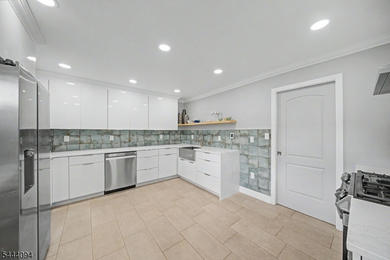 45 Leonard Ter Property Photo 4
