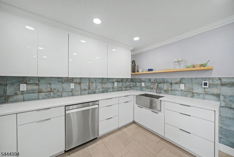 45 Leonard Ter Property Photo 6