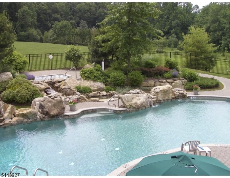 7 Dickerson Ct Property Photo 24