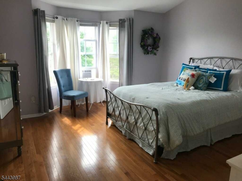 26 Worthington Ter Property Photo 9