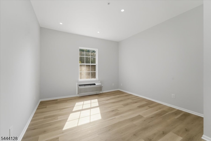 1311 Richmond Rd Property Photo 11