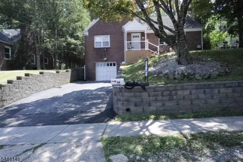 114 Sussex Ave Property Photo 1