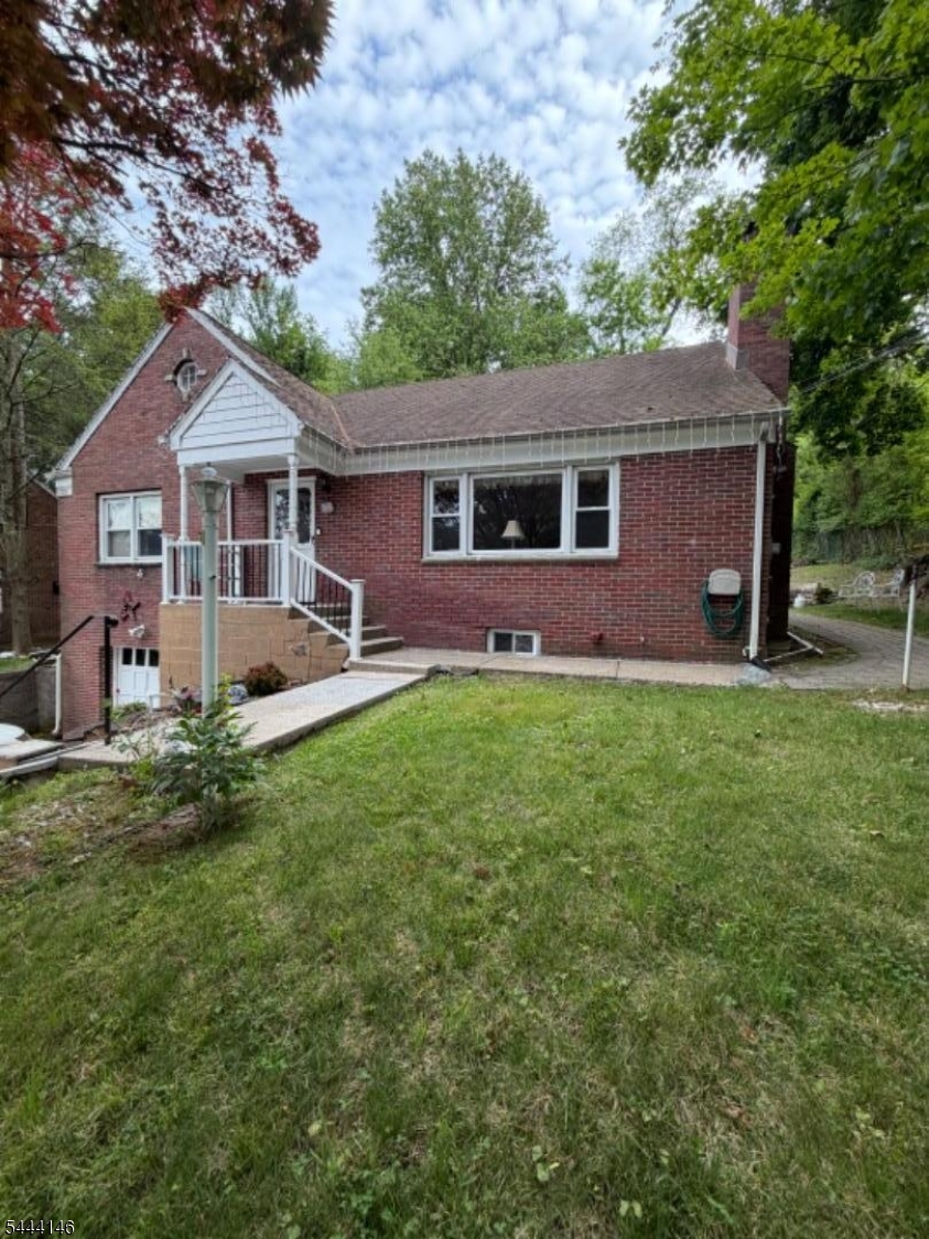 114 Sussex Ave Property Photo 2