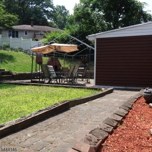114 Sussex Ave Property Photo 4
