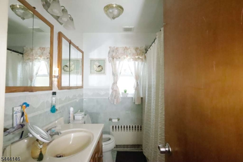 114 Sussex Ave Property Photo 9
