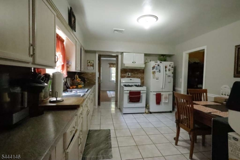 114 Sussex Ave Property Photo 12