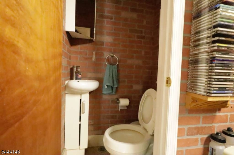 114 Sussex Ave Property Photo 14
