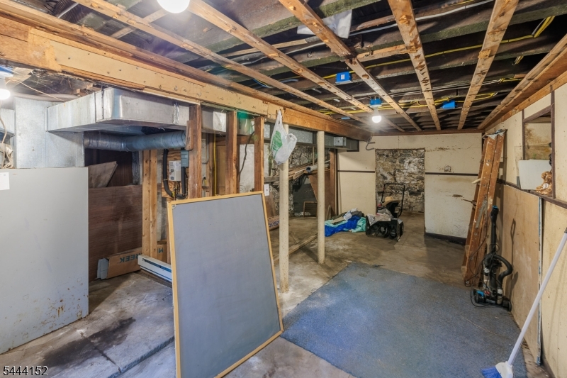 324 S Main St Property Photo 11