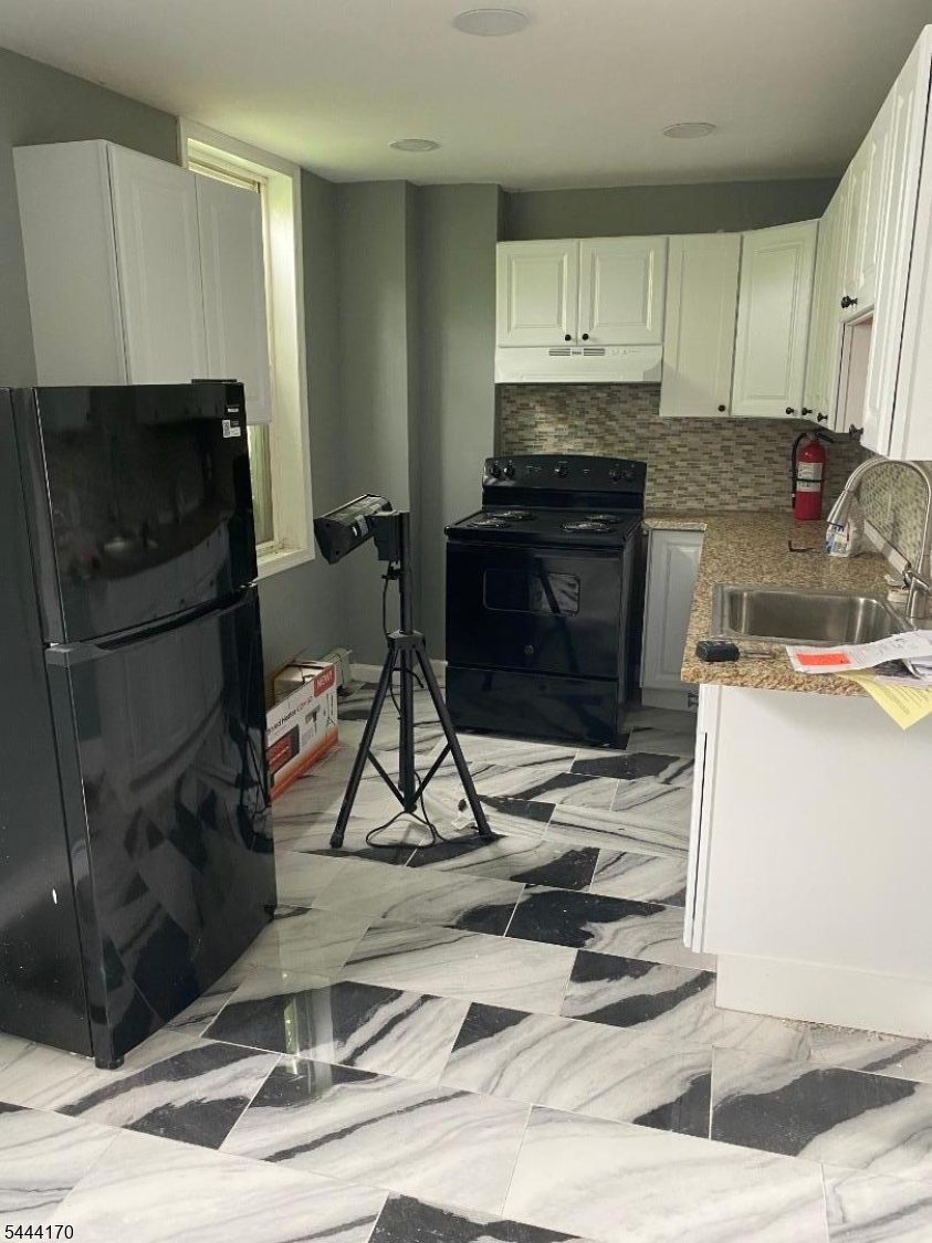 9 Lewis St Property Photo 6