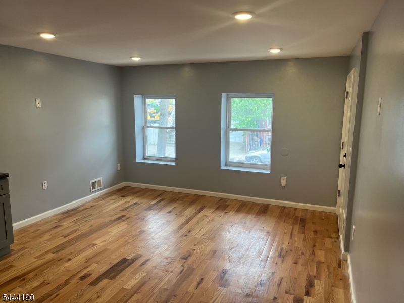 120 Fleming Ave Property Photo 3