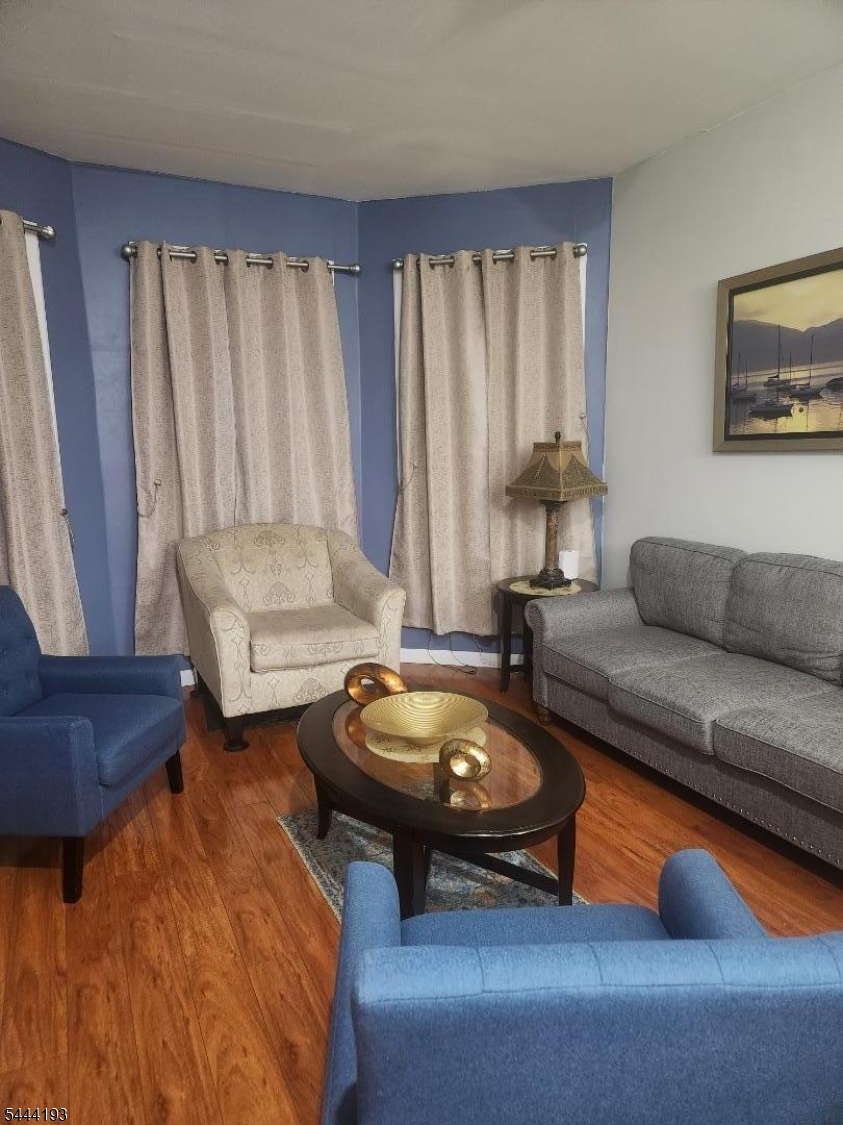 342 Rosehill Pl Property Photo 2